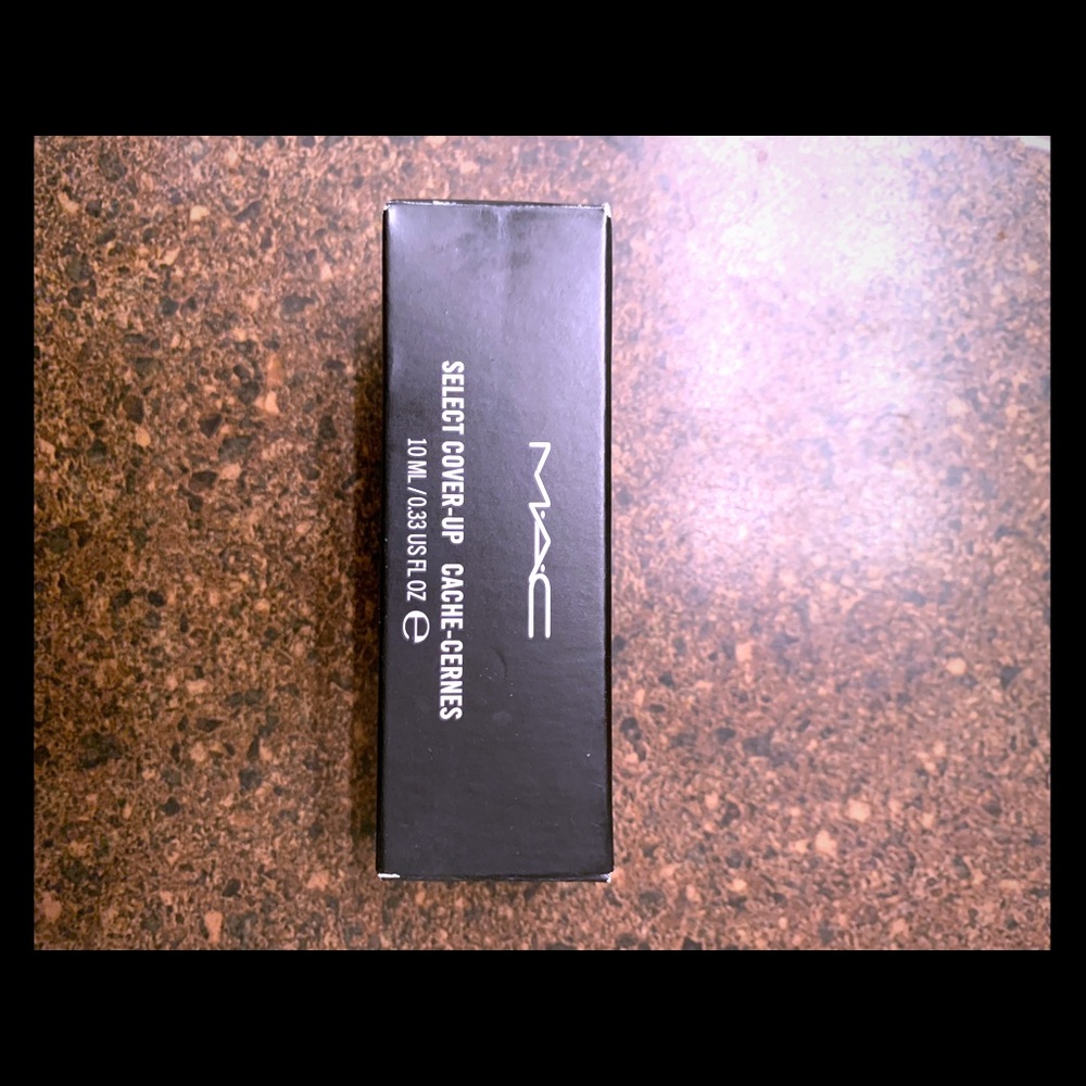 Discontinued MAC select cover up shade NW20